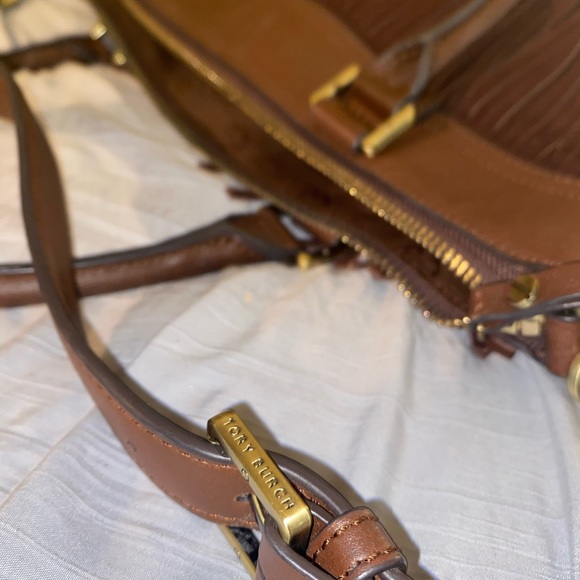 Tory Burch large leather and suede fringe tote - Picture 5 of 9